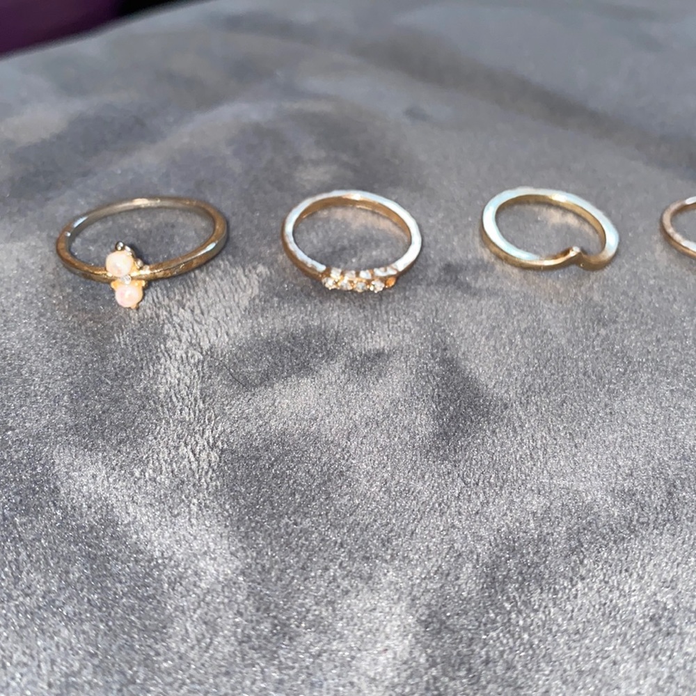 ✨any 4/$5 or all/$14✨Assorted Rings